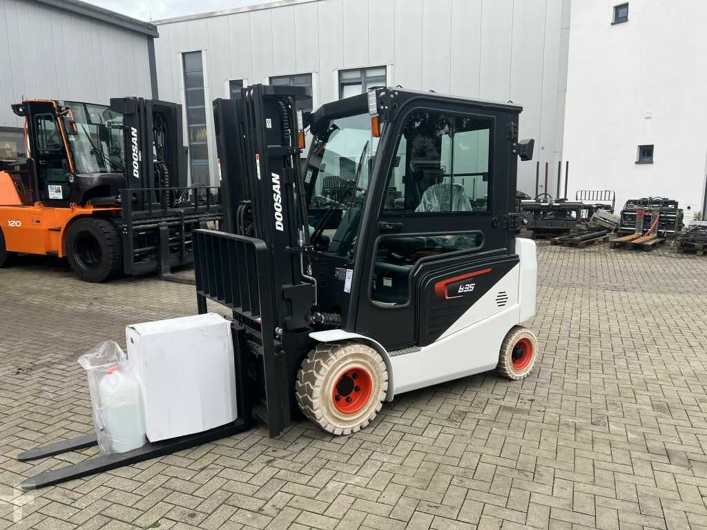 459_BobtcatB35NS02-2-1.jpg?v=1761539136