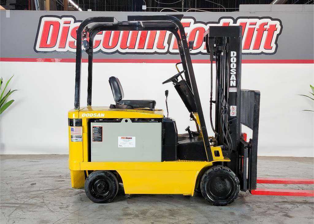 63435_7087-Zoie-1.jpg?v=1765298678