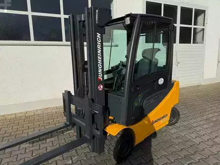 Eléctrica de 4 ruedas 2013  Jungheinrich EFG 320 (1)