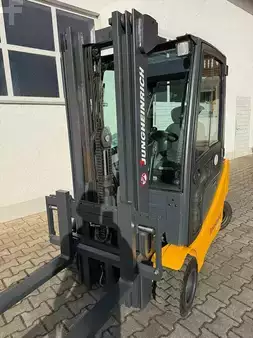 Eléctrica de 4 ruedas 2013  Jungheinrich EFG 320 (2)