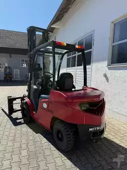 Dízel targoncák 2010  Mitsubishi FD30N (2)