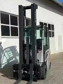 Carrelli elettrici 4 ruote 2016  Still RX60-30 (2)