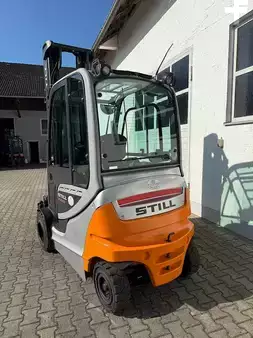 Carrelli elettrici 4 ruote 2016  Still RX60-30 (3)