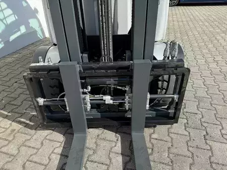 Carrelli elettrici 4 ruote 2016  Still RX60-30 (4)