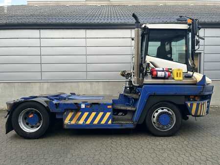 Terminálový traktor - Terberg RT223 4x4 (4)