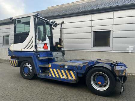 Terminálový traktor - Terberg RT223 4x4 (6)