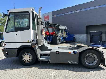 Terminal tractors - Terberg YT222 4X2 (1)