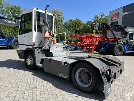 Terminálový traktor - Terberg YT222 4X2 (2)