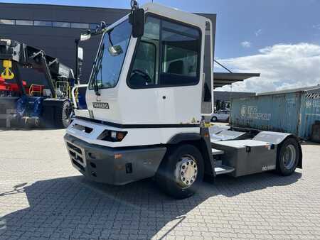 Terminal tractors - Terberg YT222 4X2 (3)