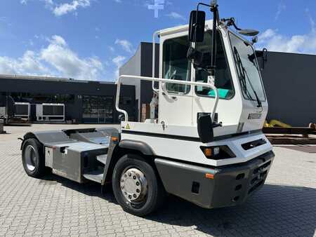 Tracteur à bagages - Terberg YT222 4X2 (4)