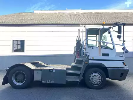 Terminal tractor - Terberg YT222 4X2 (4)