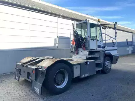 Terminal tractor - Terberg YT222 4X2 (5)