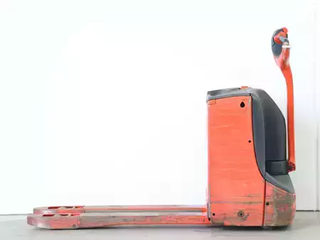 Porta-paletes elétrico 2018  Linde T16/1152 (1)
