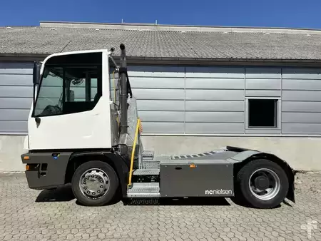 Tracteurs à bagages 2023  Terberg YT223 4x2 (1)