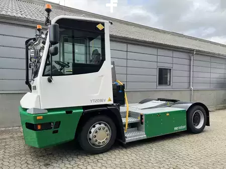 Terminál traktor 2025  Terberg YT203-EV 4x2 (2)