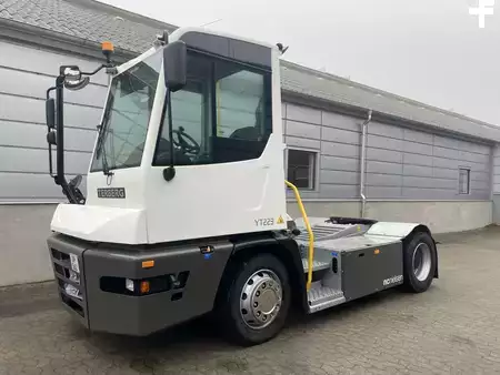Terminál traktor 2024  Terberg YT223 4x2 (2)