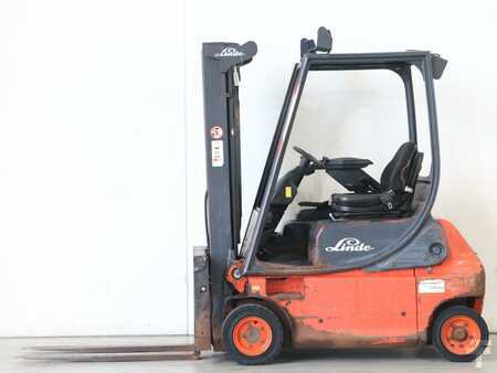 Chariots électriques à 4 roues 2002  Linde E16P/335-02 (1)