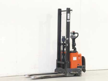 Stapelaars 2002  BT El-stabler S12 (2)