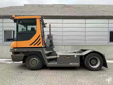 Terminal tractor 2015  Terberg RT223 4X4 (1)