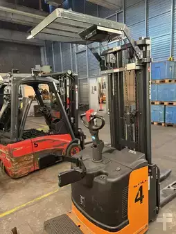 Stacker pedestre 2014  Still EGV-S14LB (2)