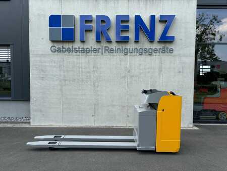 Porta-paletes elétrico com assento 2016 Jungheinrich ESE120 (1)