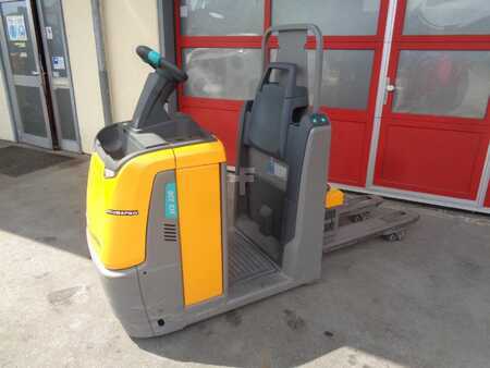 Stacker stå på 2018 Jungheinrich ECE 220 (1)