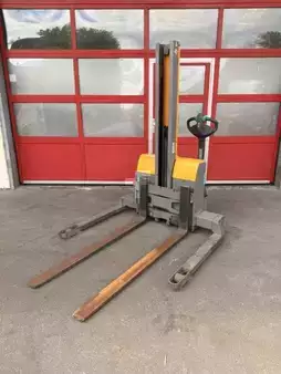 Stacker pedestre 2019  Jungheinrich EMC B10 (1)
