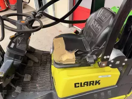 Gas truck 2019 Clark C15L (3)