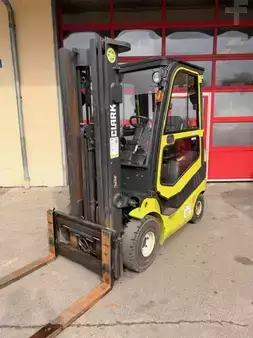 Gas truck 2018 Clark C15L (1)