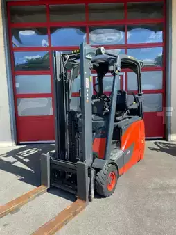 Chariots électriques à 3 roues 2018  Linde E16H-02 (1)