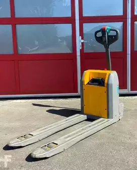 Ruční vysokozdvižný vozík 2025  Jungheinrich AME15 (2)