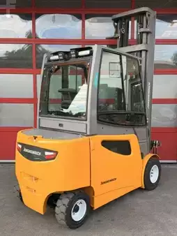 Elektryczne 4-kołowe 2017  Jungheinrich EFG S30 (3)