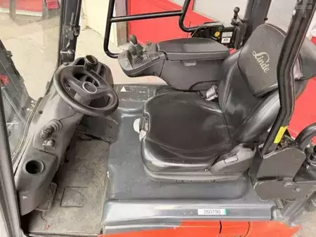 Carrelli elettrici 3 ruote 2020  Linde E14-02 (4)