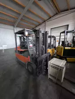 Elektro čtyřkolový VZV 2007  Toyota 7FBMF25 (4)