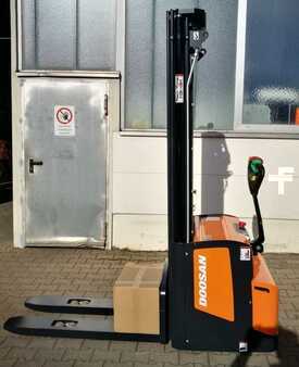 Pallet Stackers 2021  Doosan BSL16S-7 (7)