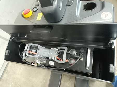 Porta-paletes elétrico 2025  EP Equipment RPL201 (2)