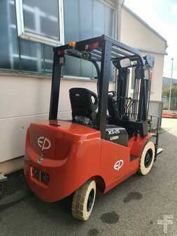 Chariots électriques à 4 roues 2025  EP Equipment EFL252X5 (3,3) (2)