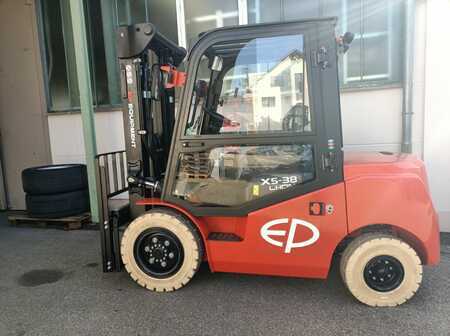 Chariots électriques à 4 roues 2025  EP Equipment EFL382X5 (1)