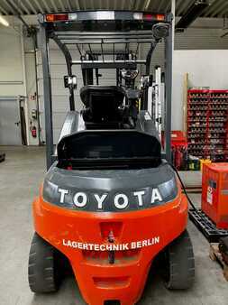 Elektro 4 Rad 2015  Toyota 8FBMT50 (2)