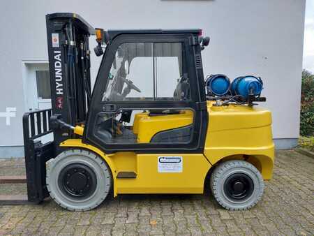 Empilhador a gás - Hyundai 50L-7A (1)