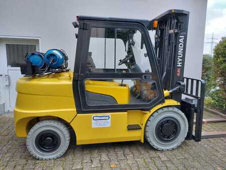 Empilhador a gás - Hyundai 50L-7A (2)