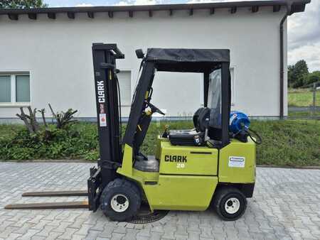 Chariots élévateurs GPL 1997 Clark GPM20S (1)