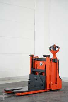 Transpalettes éléctriques 2010 Linde T 19 L 1152 ROTABATT (2)