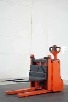 Transpalettes éléctriques 2014  Linde T 28 L ROTABATT UNI (3)