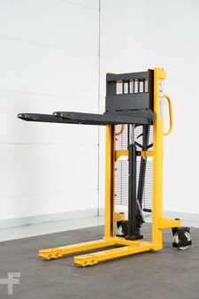 Stacker pedestre 2024  qteck HOCHHUBW. (3)