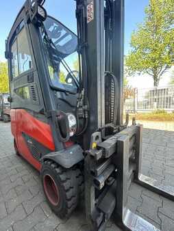 Elektryczne 4-kołowe 2017  Linde E20PL -02 EVO (4)