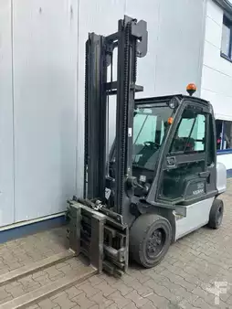 Dieseltrukki 2008  Nissan YG1D2A300 (1)