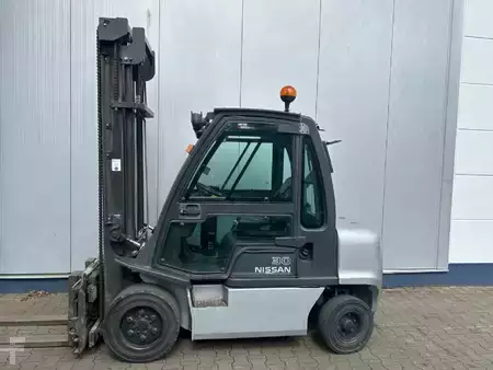 Dieseltrukki 2008  Nissan YG1D2A300 (2)