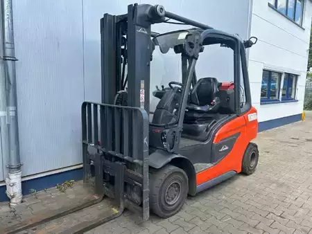 Treibgasstapler 2021  Linde H25T (1)
