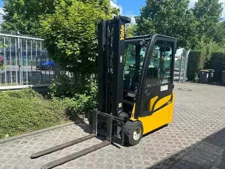 3-wiel elektrische heftrucks 2015  Yale ERP18VT MWB E2260 (1)